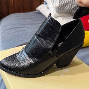 Very G Black Croc-Embossed Heeled Boots